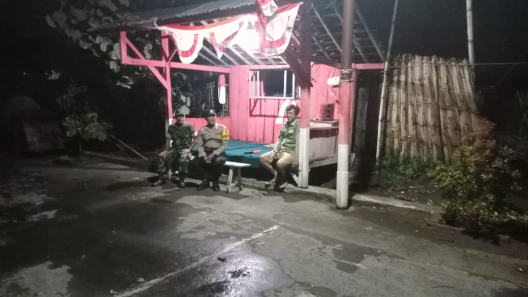 Sinergitas Babinsa dan Babinkamtibmas Sawit Jaga Ketertiban Bulan Suci Ramadhan