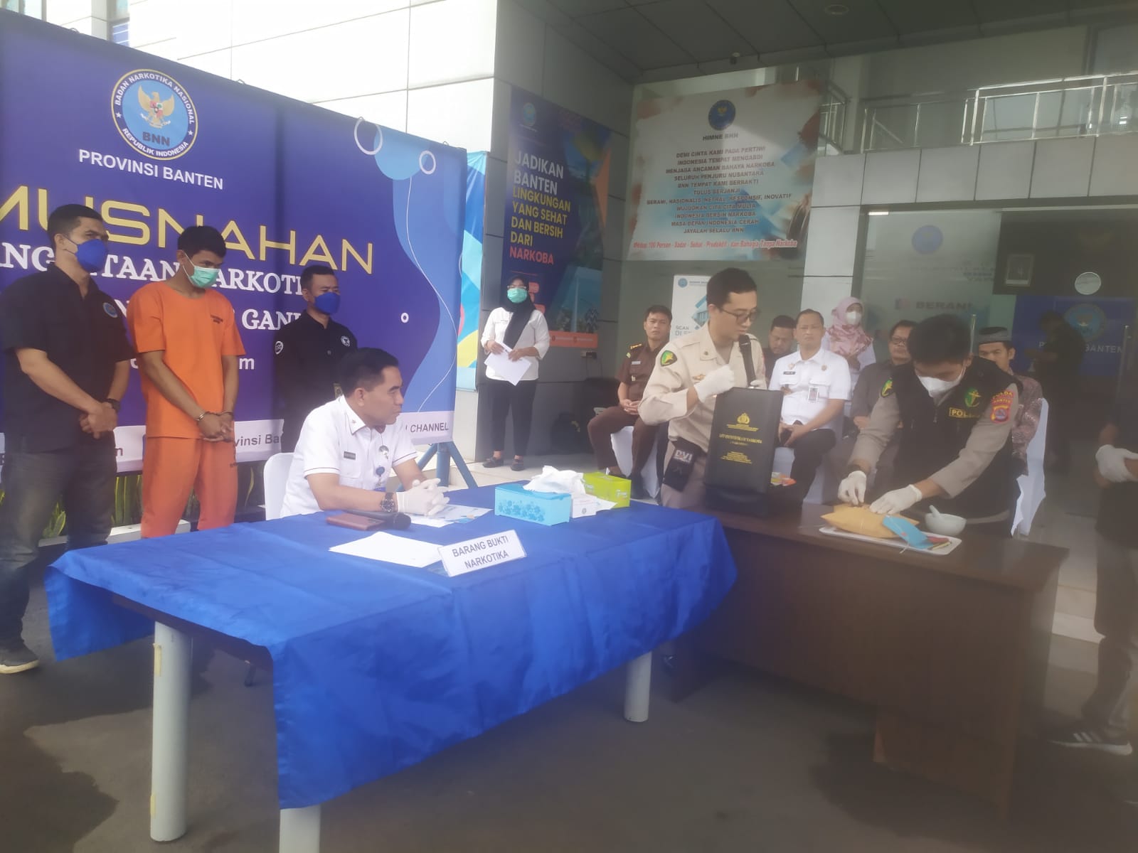 BNNP Banten Berhasil Mengamankan Peredaran Gelap Narkotika berjenis Ganja sejumlah 472 gram
