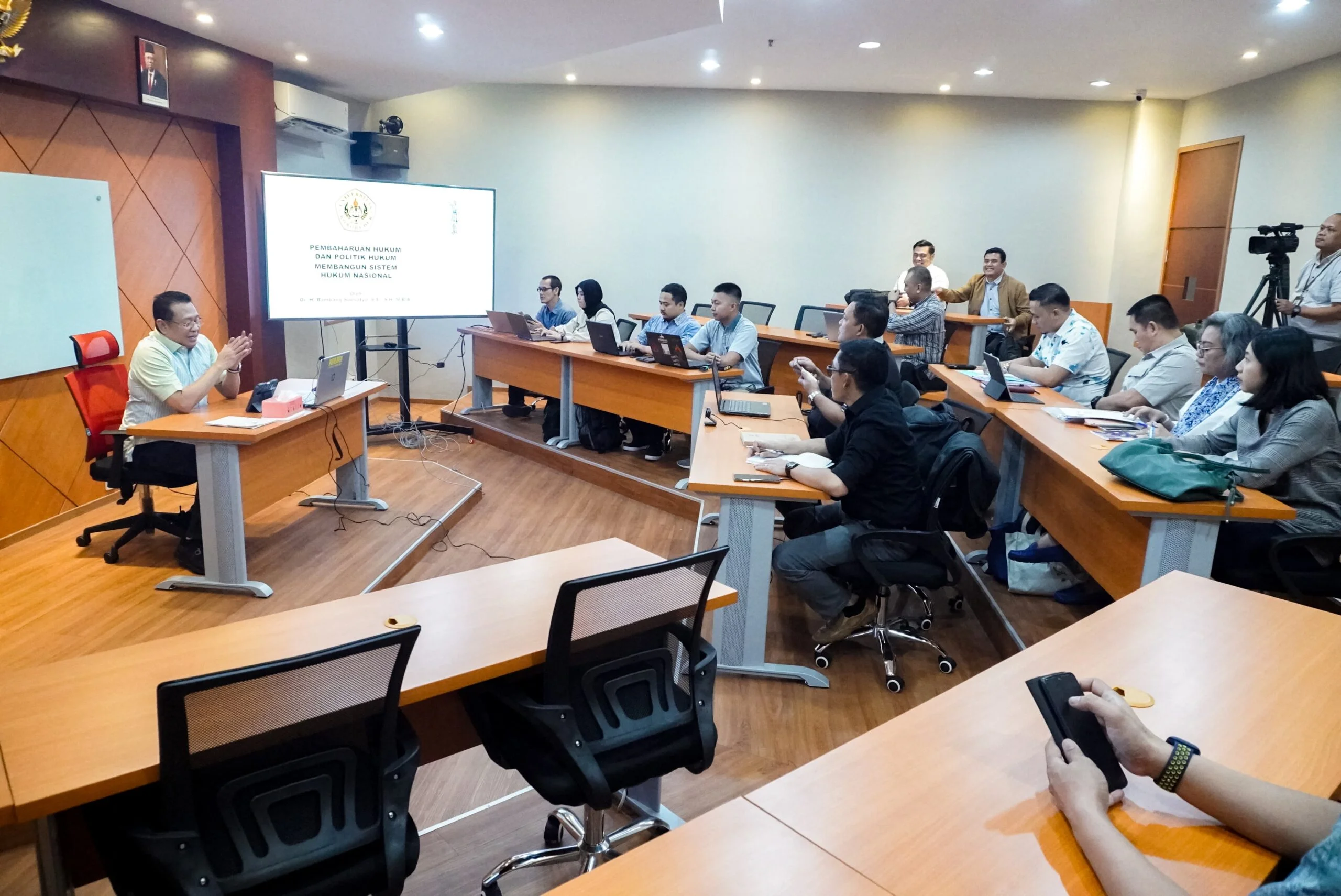 Berikan Kuliah Politik Hukum Program Doktor, Bamsoet Ingatkan Pentingnya Pembenahan Partai Politik