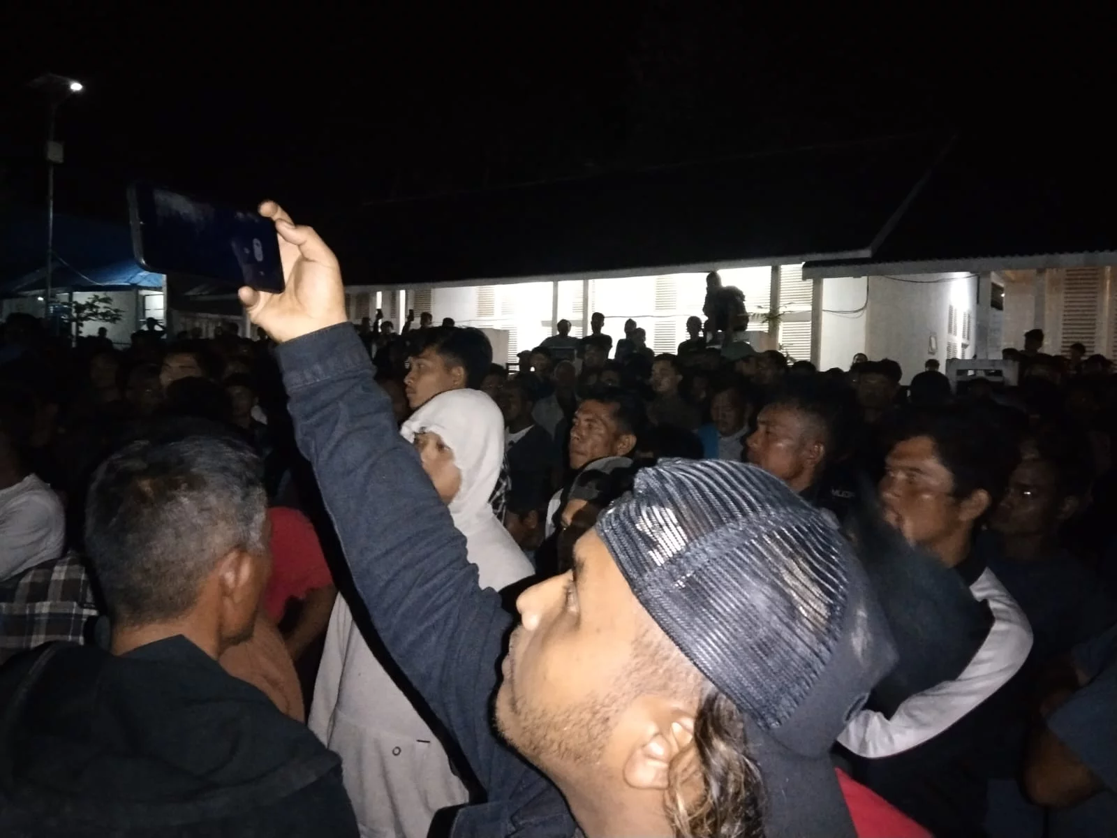 Ribuan Warga Datangi Polsek Kota Nopan Ada Apa ?
