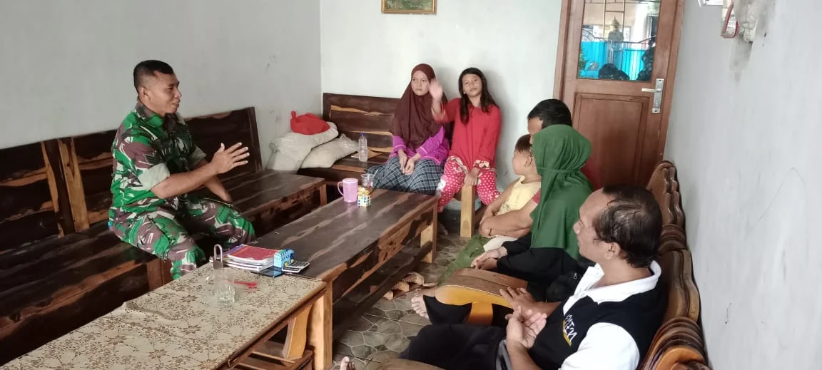 Babinsa Wonosegoro Komsos Dengan Tokoh Desa Bengkle