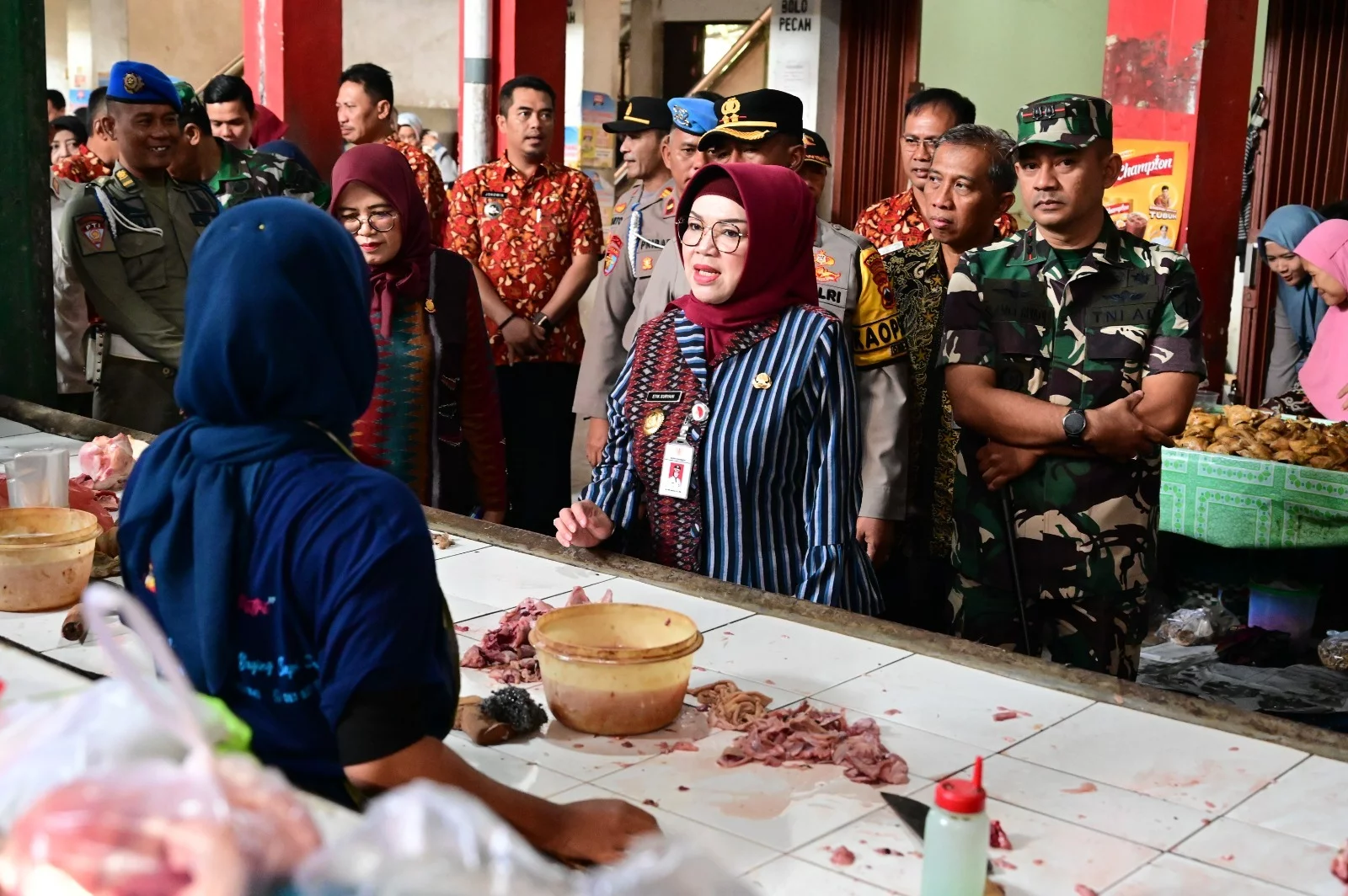 Dandim 0726/Sukoharjo Bersama Forkopimda Dampingi Bupati Cek Langsung Harga Sembako