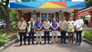 Kakorpolairud Baharkam Polri Irjen Pol M. Yassin Kosasih Melakukan Pengecekan Posko Terpadu di Wisata Ancol dan Bandara Soekarno Hatta