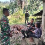 Satgas Yonif 122/TS Laksanakan Anjangsana Dan Bagikan Sembako Sekaligus Berikan Pelayanan Kesehatan di Perbatasan RI-PNG
