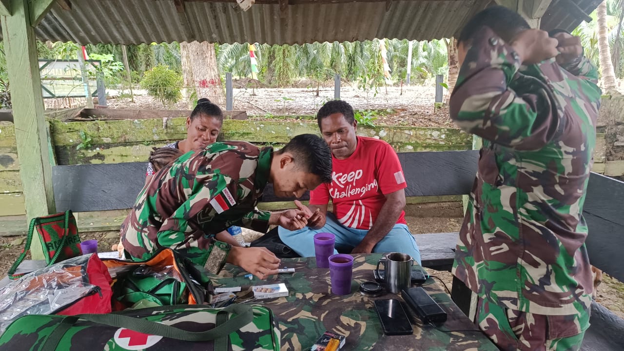 Respon Positif Masyarakat Dengan Hadirnya Tim Kesehatan Satgas Yonif 122/TS di Perbatasan Papua