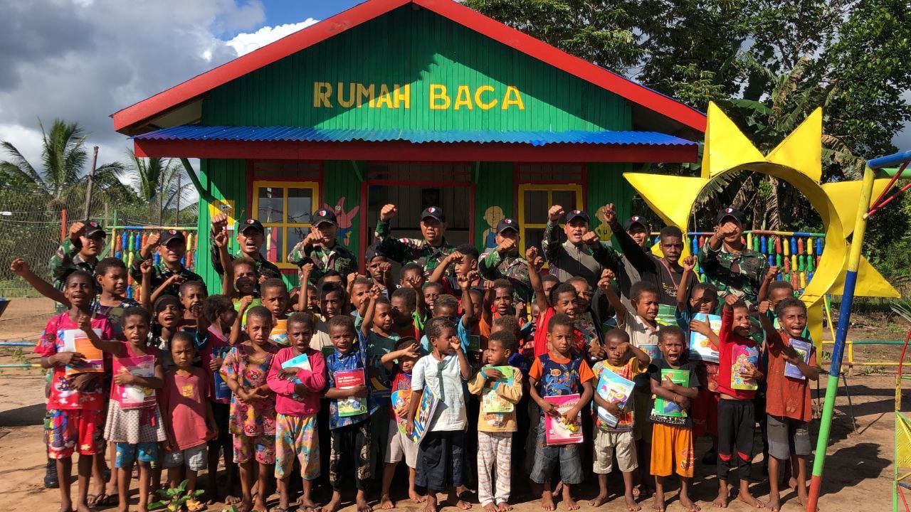 Selalu Ramai, Rumah Baca Si'mbisa Sekolah Kedua Bagi Anak-Anak Distrik Assue