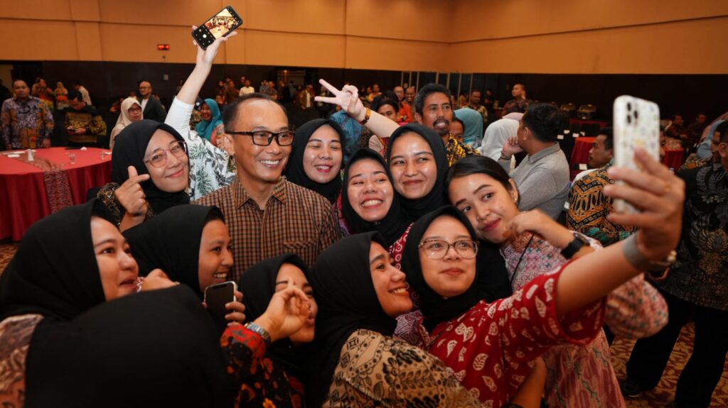 Penuh Haru dan Isak Tangis, Prof Zudan Tinggalkan Sulbar, dan Anggap Masyarakat Sulbar Adalah Keluarga Besar