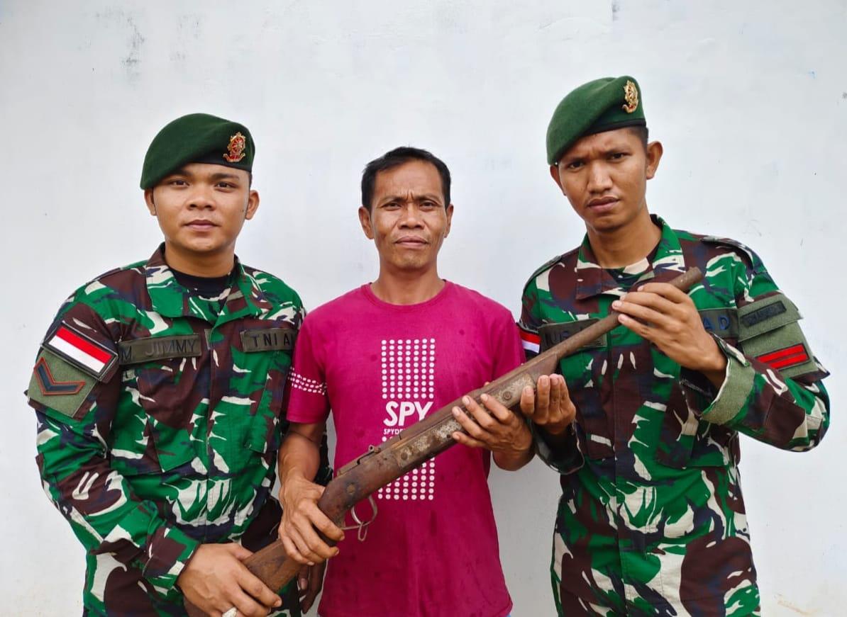 Semakin Dipercaya Warga, Jelang Purna Tugas Warga Perbatasan Kembali Serahkan Senjata Api Rakitan Secara Sukarela Kepada Satgas