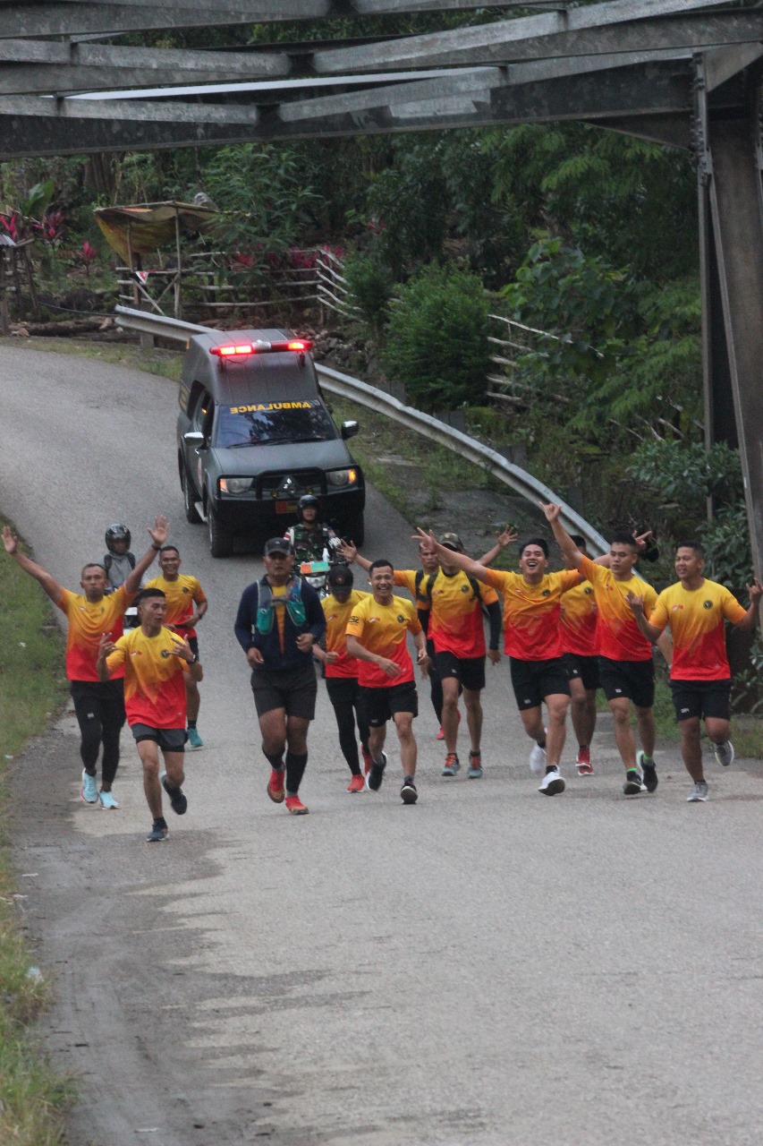 Pecahkan Rekor, Dansatgas Yonkav 6 Pimpin Lari 32.5 Km Ke Kota Kefamenanu