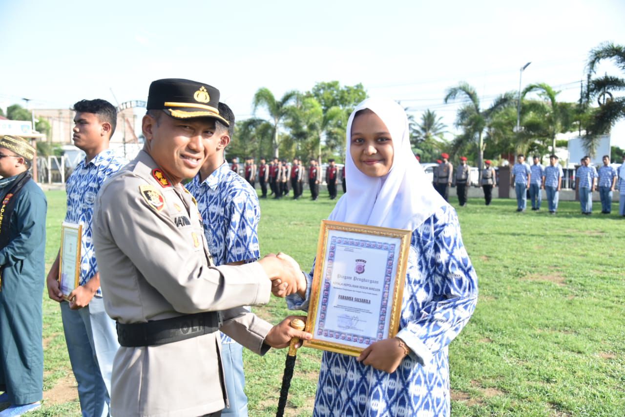 Kapolres Bireuen Berikan Penghargaan Kepada Dai Kamtibmas, Anggota PKS dan Personil Berprestasi