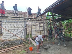 TNI Manunggal Bersama Rakyat, Satgas Yonif 122/TS Bantu Bangun Rumah Warga