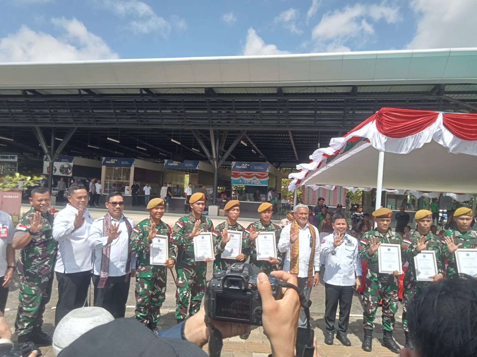 Perang terhadap Narkoba, Satgas Pamtas RI-Malaysia Yonarmed 16/TK Hadiri Deklarasi Sambas Bersih Narkoba di PLBN Aruk