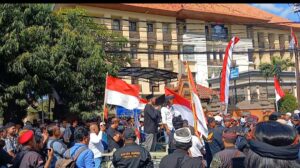 Unjuk Rasa di Polda Bali, Aliansi Kebhinekaan Tuntut AWK di Tangkap dan Diproses Sesuai Dengan Hukum Yang Berlaku