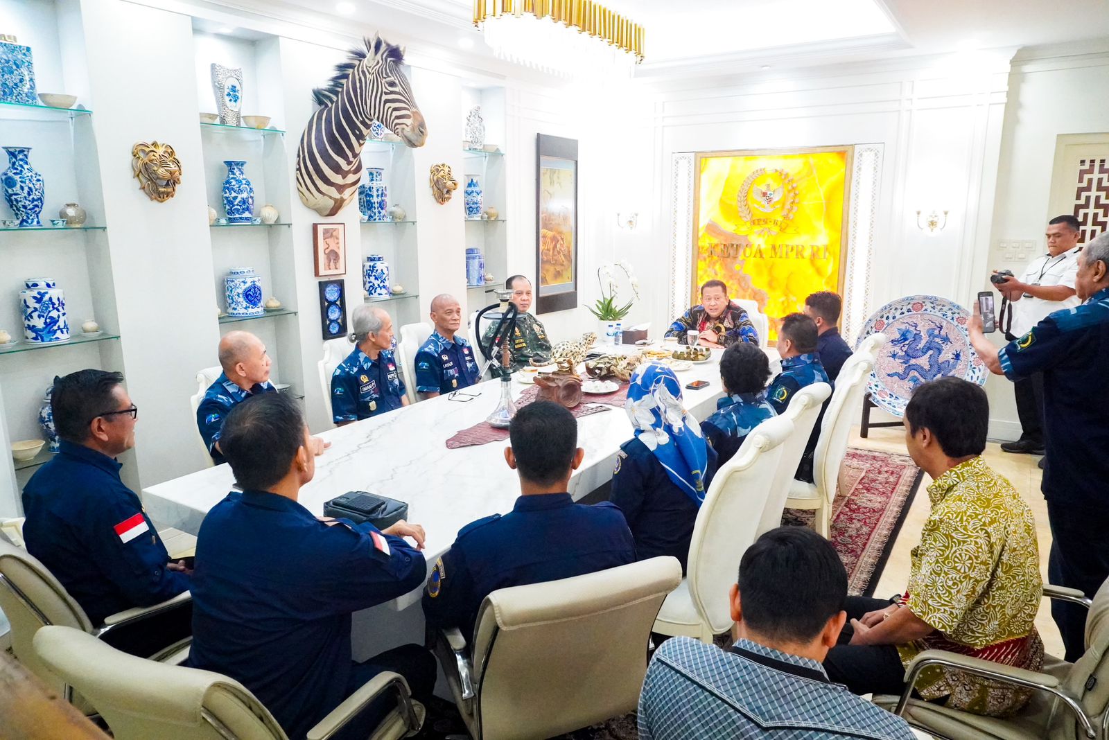 Terima Pengurus Putra-putri TNI AD, AL dan AU (PPPAU, FKPPAL dan HIPAKAD), Ketua MPR RI Bamsoet Ajak Perkuat Soliditas Kebangsaan