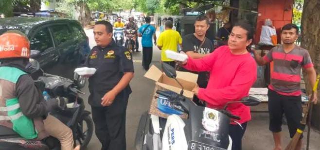 Gito Ricardo : 200 Nasi Box Kami Bagikan, Menyambut milad media mitratnipolridotcom yang ke 4 Tahun