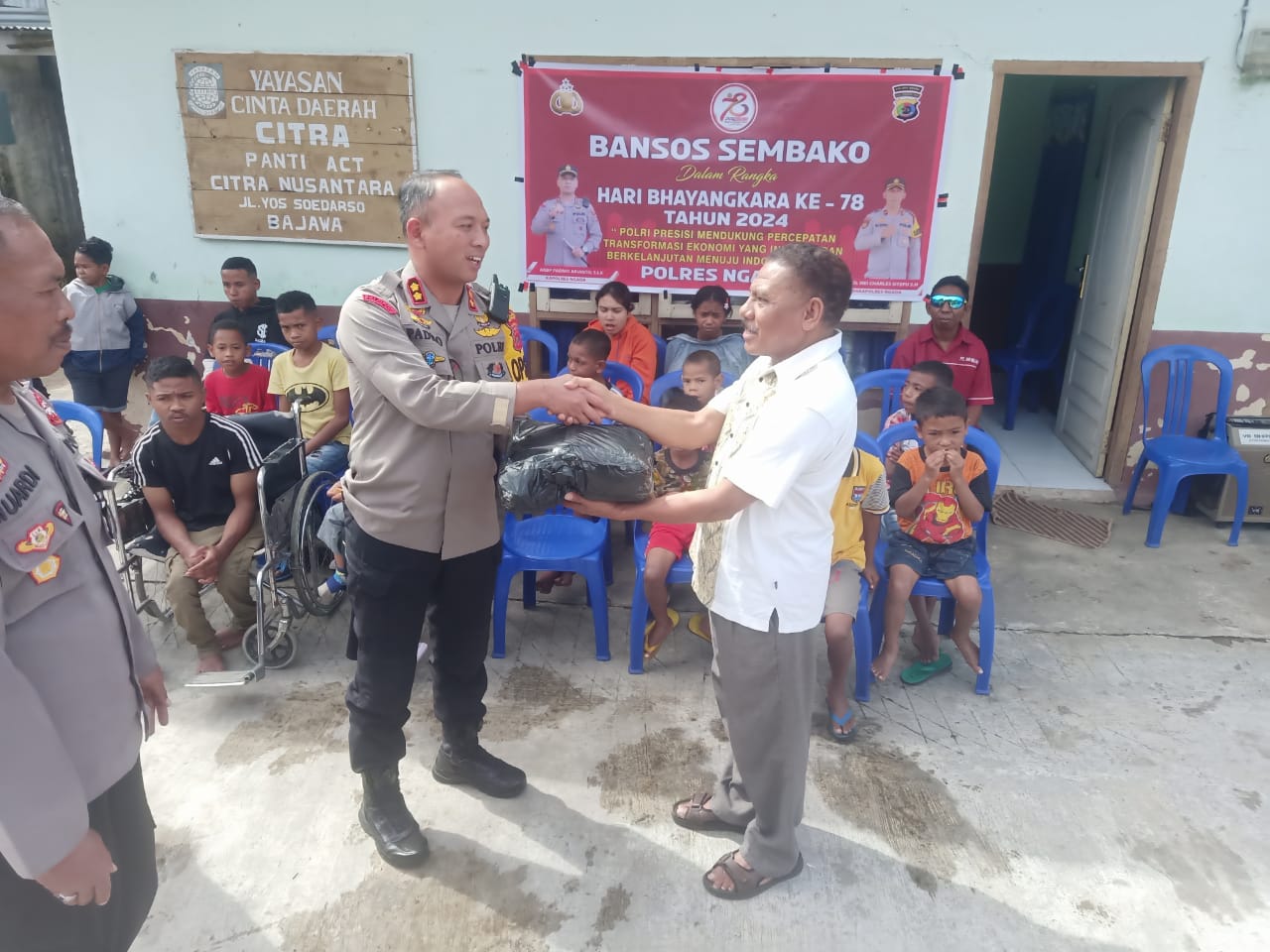 Menyambut Hari Bhayangkara Ke-78 Tahun 2024 Kapolres Ngada: "Bansos Untuk Anak Disabilitas"