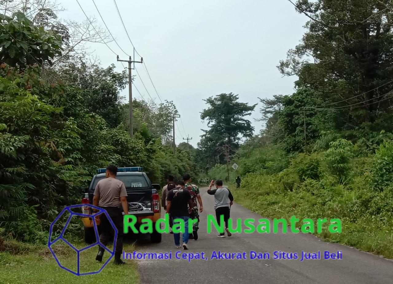 Camat Singkep barat Di dampingi Asisten satu, Bersama Kapolsek Singkep barat, giat Goro, bersih jalan raya