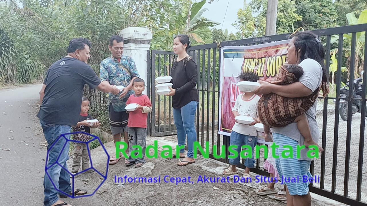 Patut Ditiru, Sisihkan Rezekinya Aiptu Senang Sembiring Bersama Istri Berbagi Kasih Kepada Warga Sekitar dan Pengguna Jalan