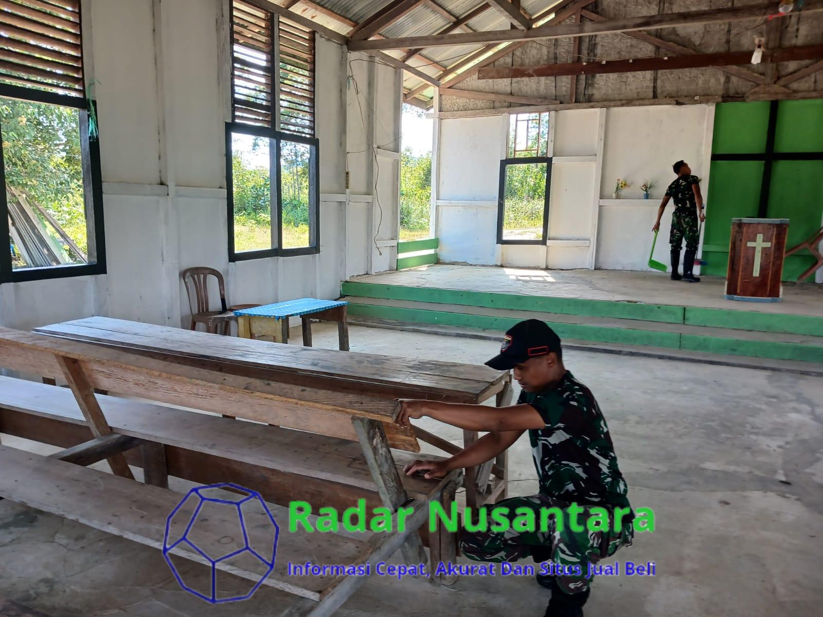 Satgas Pamtas RI-Malaysia Yonzipur 5/ABW Gotong Royong Pembersihan Gereja di Sungai Kelik