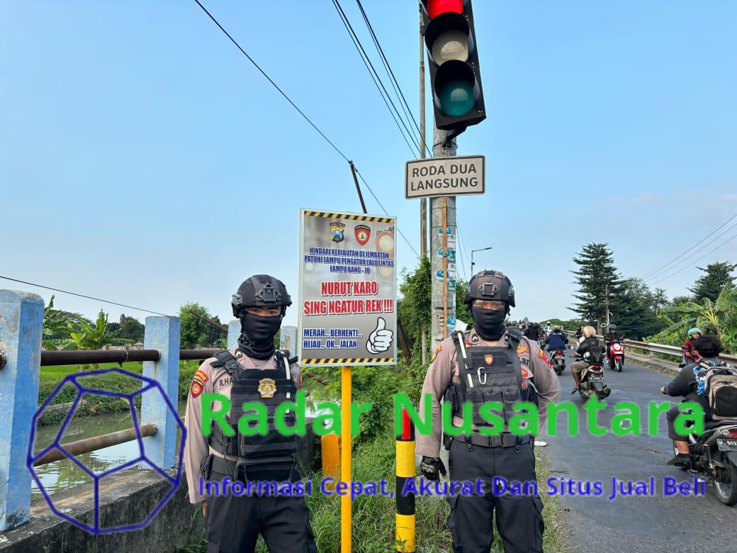 Polisi Pasang Imbauan Antisipasi Kepadatan Lalu Lintas di Flyover Jumputrejo