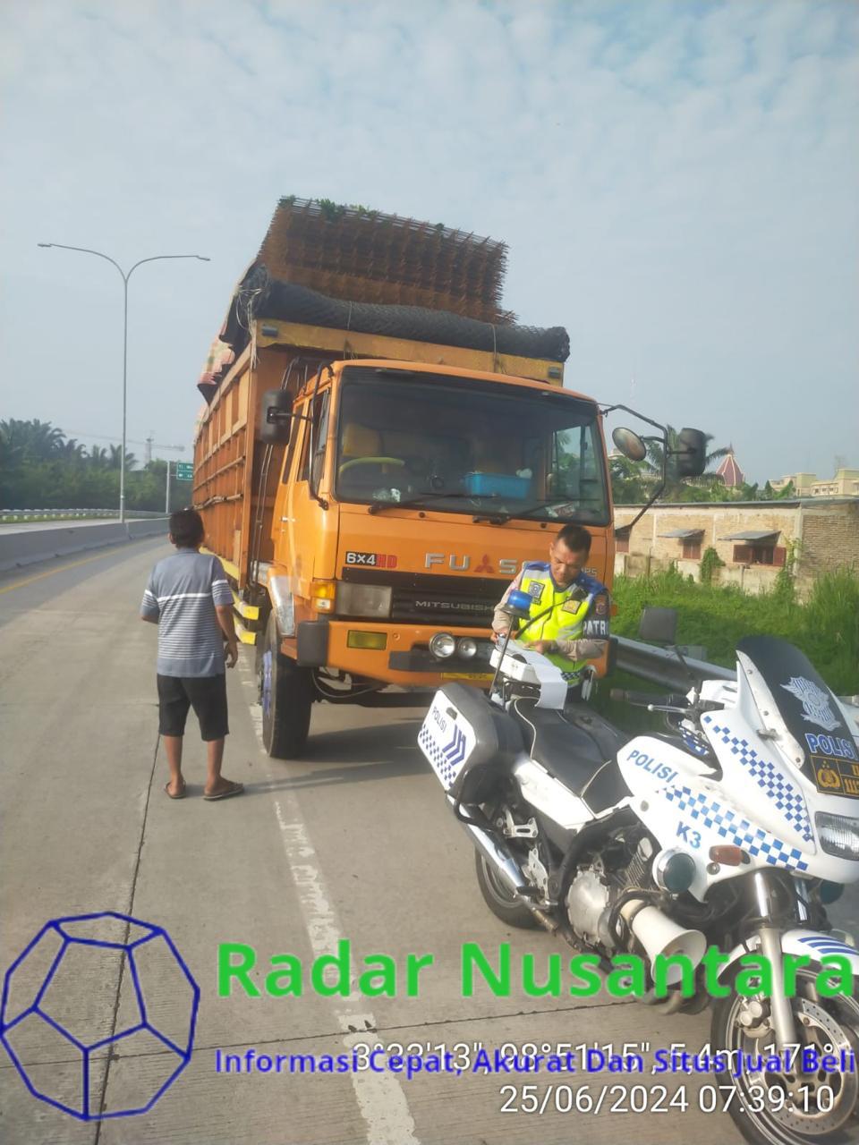 Foto : Personel Satlantas Polresta Deli Serdang mengimbau kepada pengendara untuk tertib berlalulintas.(Istimewa).