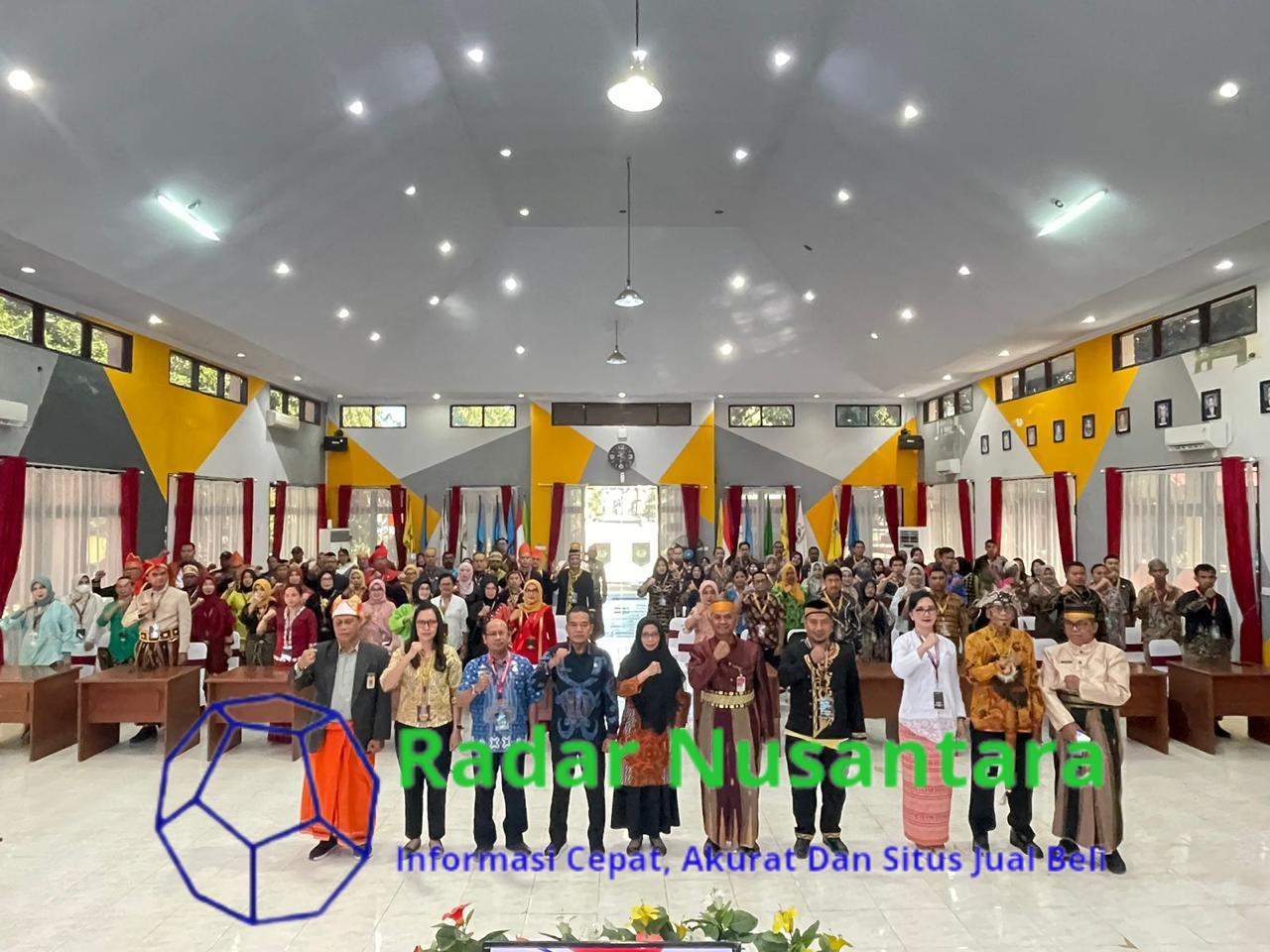 Tampilkan Keanekaragaman Budaya, Peserta PKA Angkatan IV dan Bimtek SPM PPSDM Makassar Kenakan Pakaian Adat