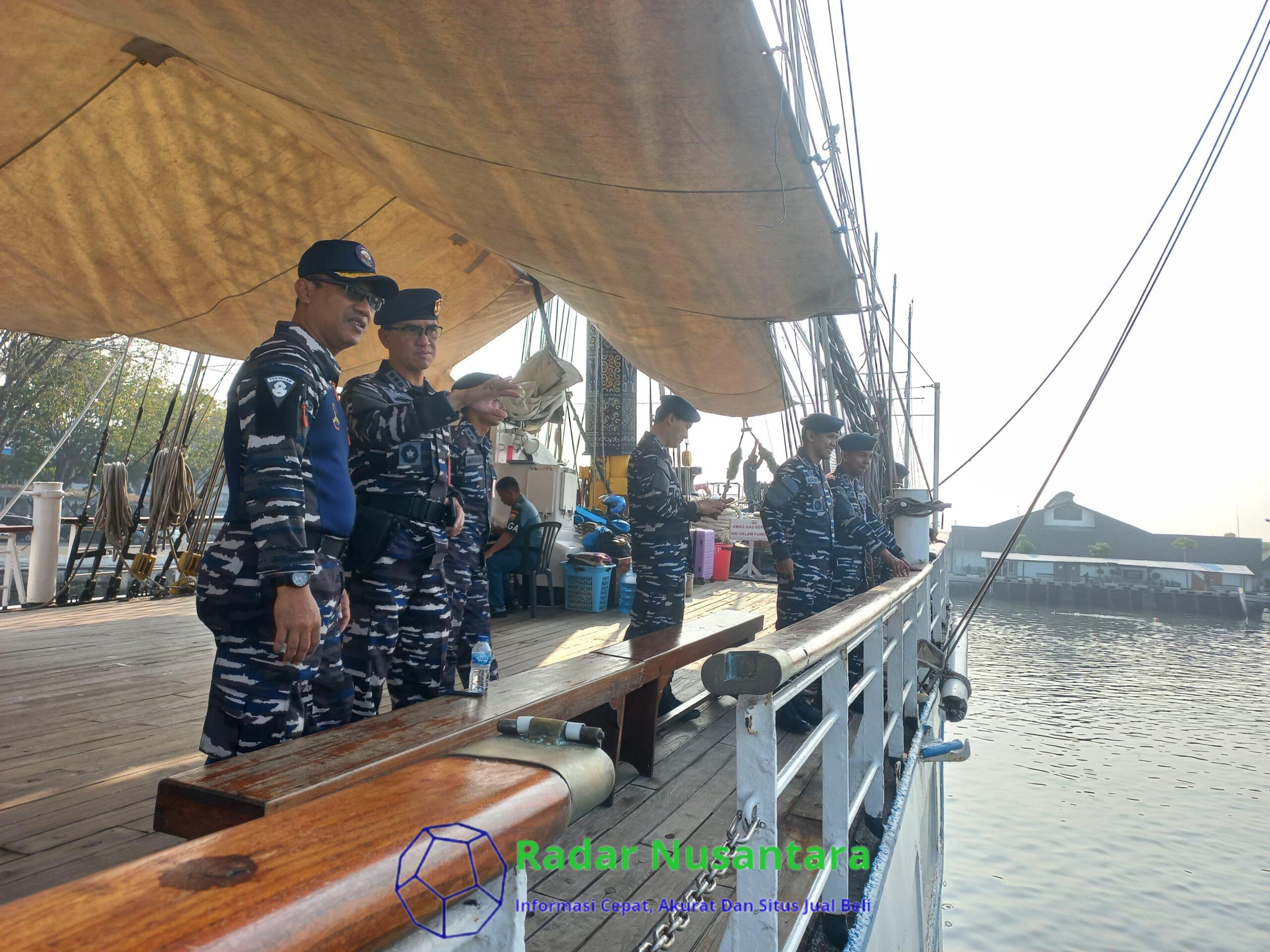Prajurit KRI Nala-363 Latihan Sea Survival and Water Rescue Corvette Class Brotherhood