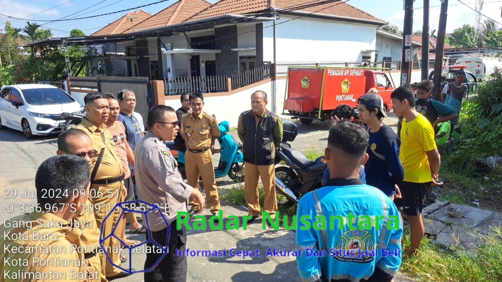 Kebakaran di Kelurahan Kotabaru, Bhabinkamtibmas Pontianak Selatan Bertindak Cepat