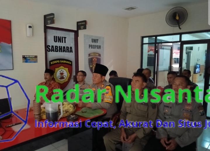 Kapolsek Menganti Bersama Forkopimcam Menganti Gelar Nobar Wayang Kulit di Mako Polsek Menganti Gresik