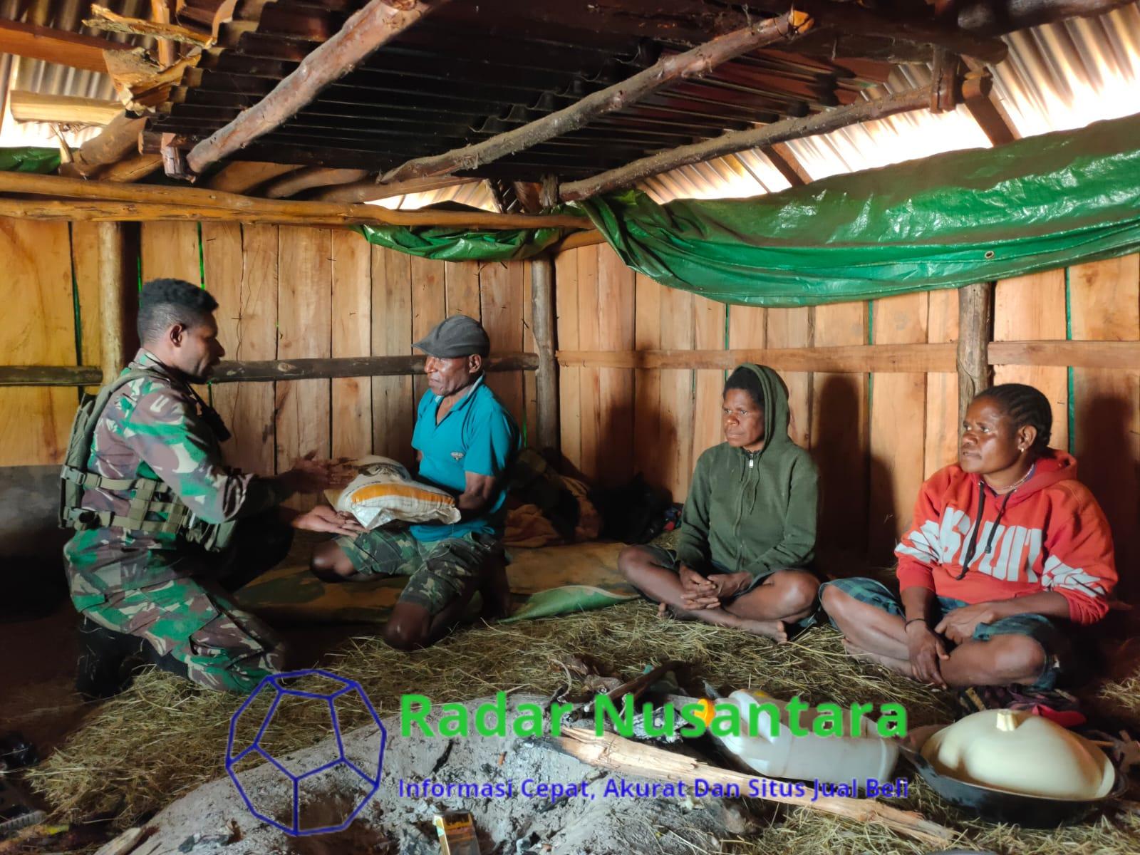 Satgas TNI Bantu Sembako Dan Yankes Disambut Gembira Warga Agiyome