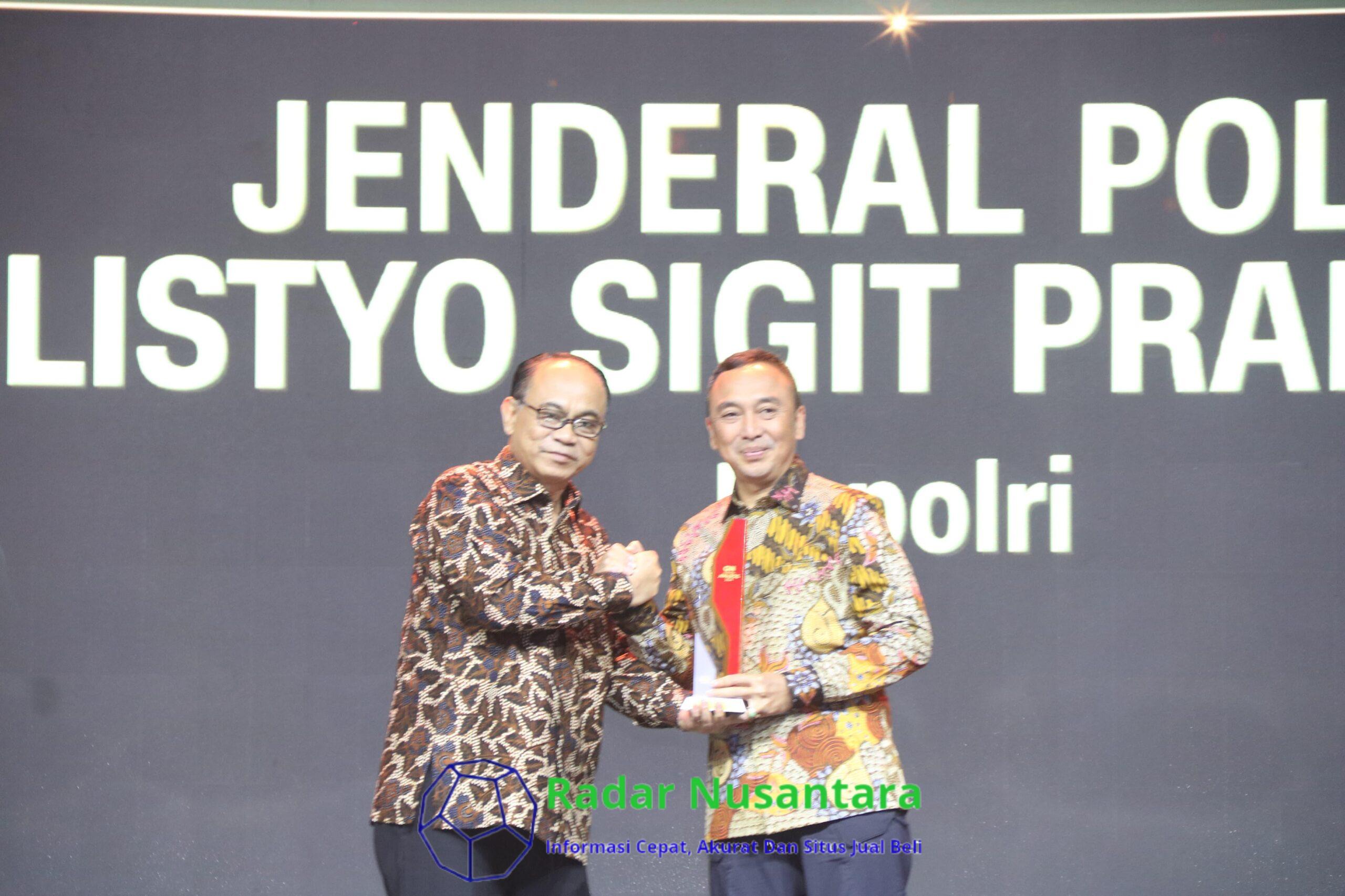 Kapolri Raih Penghargaan Extraordinary Dedication of Patriotism