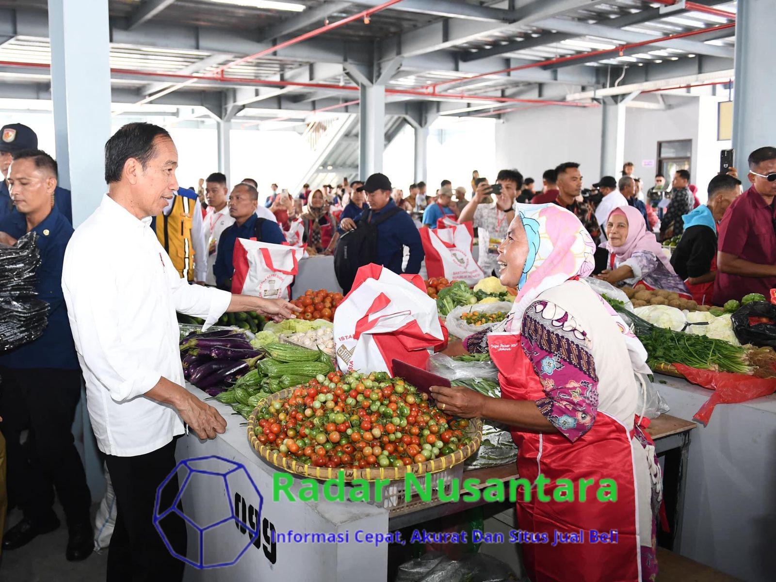 Photo Presiden Jokowi Saat Meresmikan Pasar Pasir Gintung, Kota Bandar Lampung. (Foto: Setpres)
