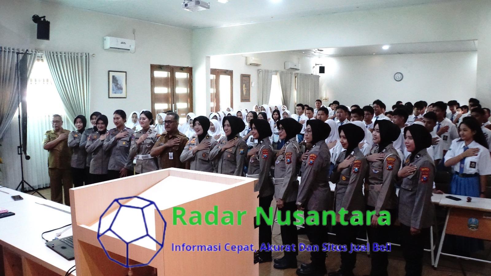 Polwan Sidoarjo Goes to School