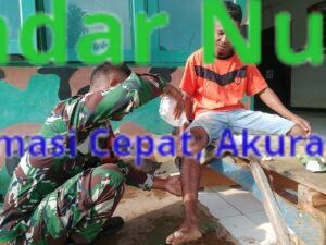 Prajurit Satgas Yonarmed 11 Kostrad Sigap Bantu Warga Terjatuh dari Motor