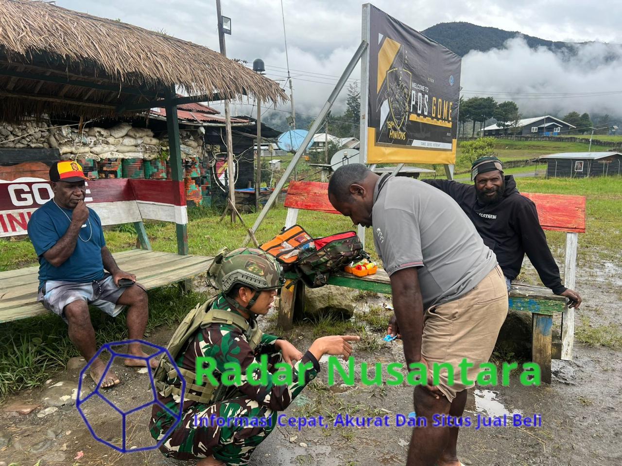 Menjadi Pelayan Masyarakat, Satgas Mobile Yonif 323 Berikan Pelayanan Kesehatan Gratis