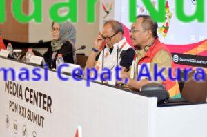 Atlet Legenda Bawa Api Obor Pada Open Ceremony PON XXI Wilayah Sumut