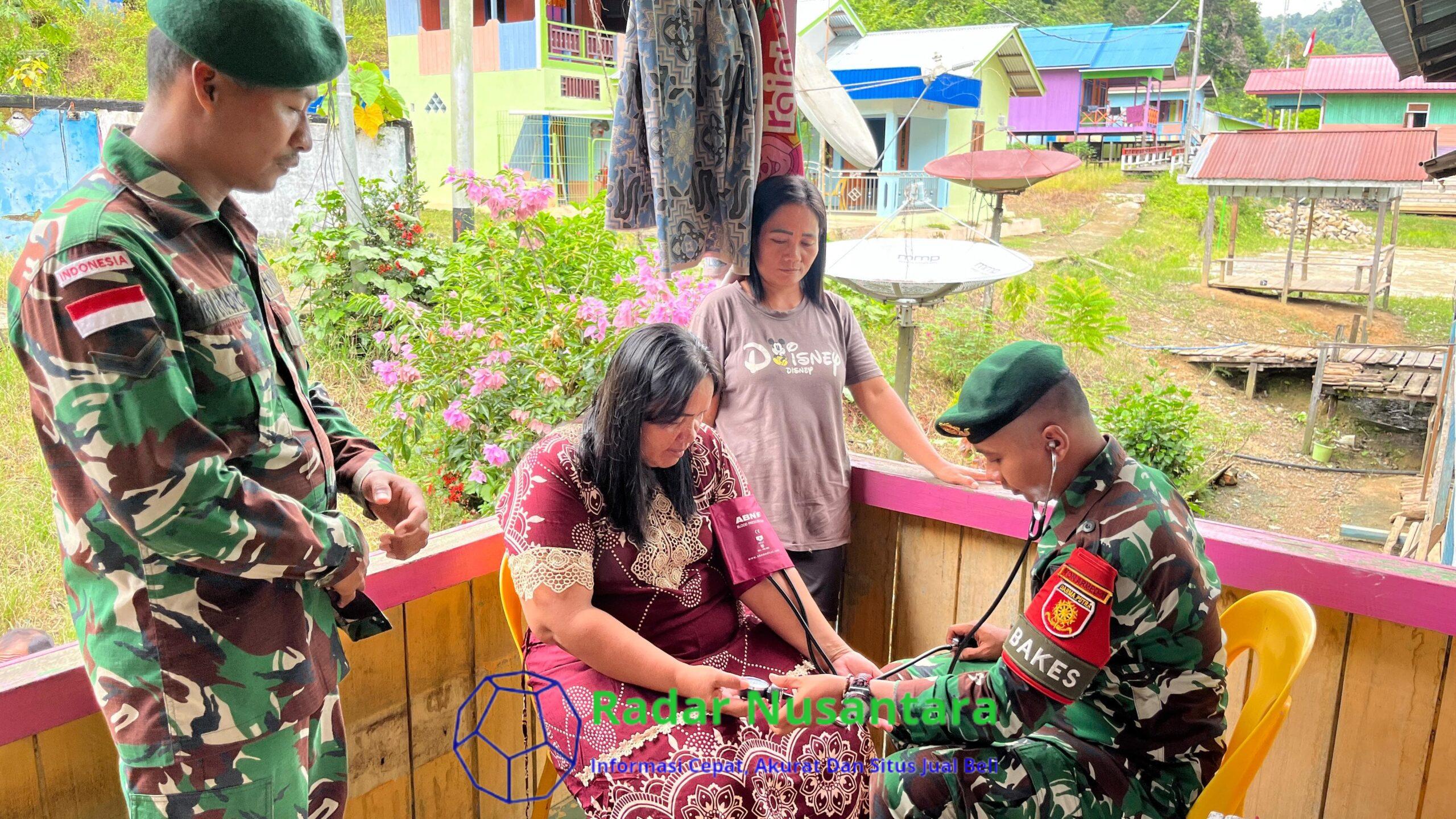 Dedikasi Satgas Yonarmed 11 Kostrad Berikan Pengobatan Gratis Kepada Masyarakat di Perbatasan RI-Malaysia