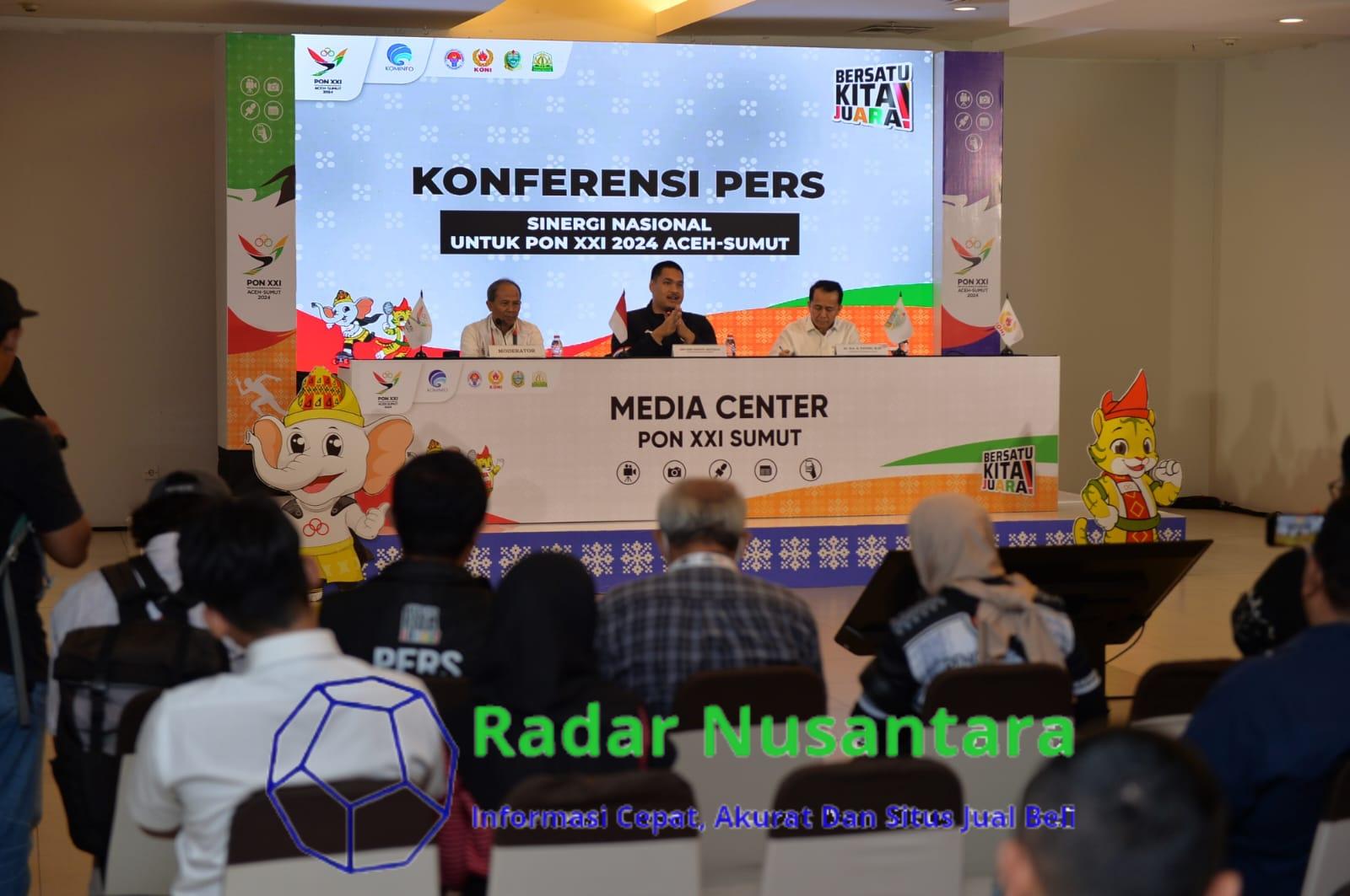 FOTO : Pj Gubernur Sumatera Utara (Sumut) Agus Fatoni mendampingi Menteri Pemuda dan Olahraga Dito Ariotejo pada Konferensi Pers mengenai pelaksanaan PON XXI 2024 Aceh-Sumut di Media Center Utama PON XXI Sumut Jalan Kapten Maulan Lubis, Kota Medan