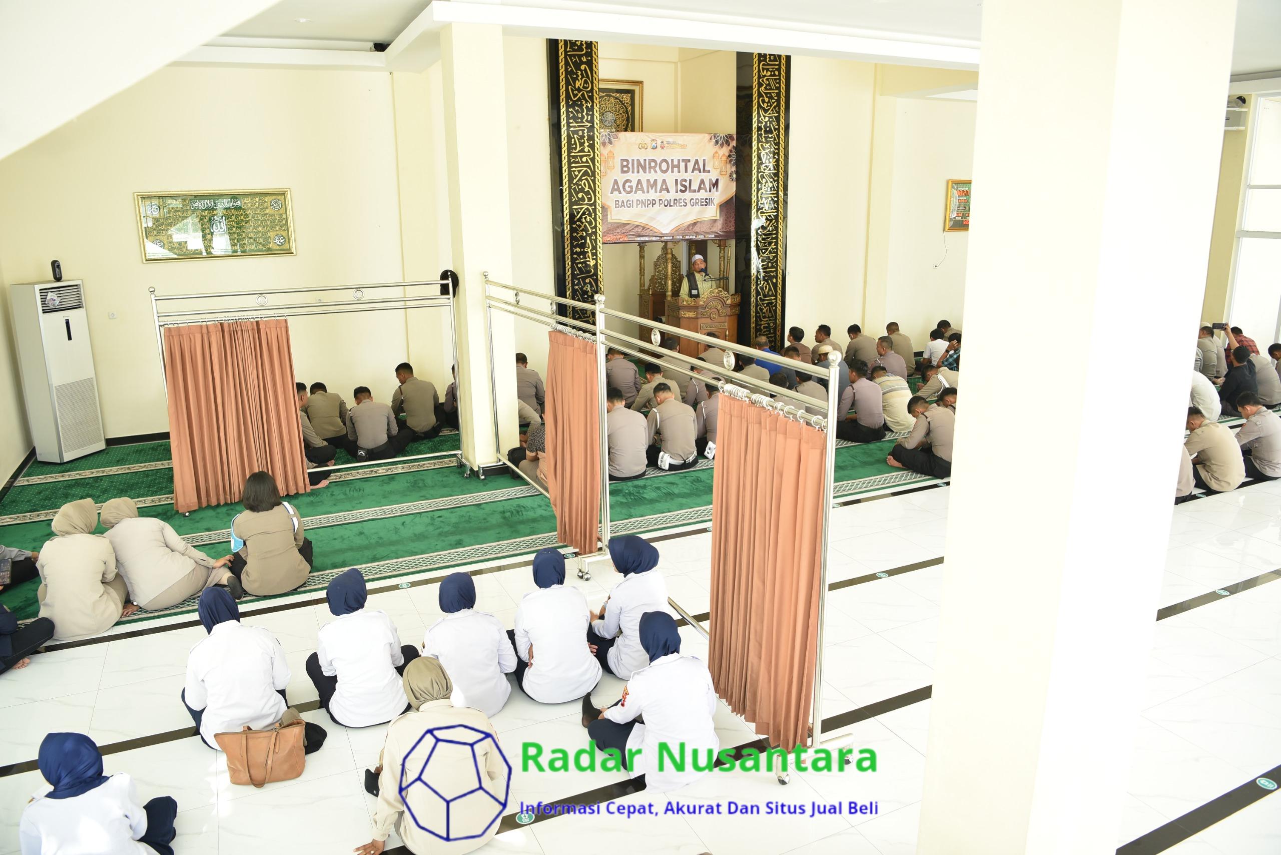 Pupuk Keimanan, Ustadz Zainul Arifin Ajak Personel Polres Gresik Tingkatkan Iman dan Taqwa
