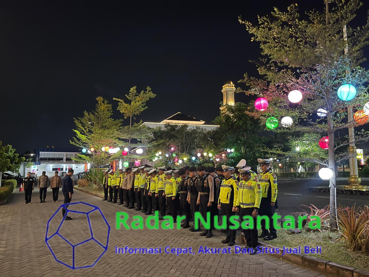 Warna-warni Lampu Hias, Perindah Suasana Mako Polresta Sidoarjo