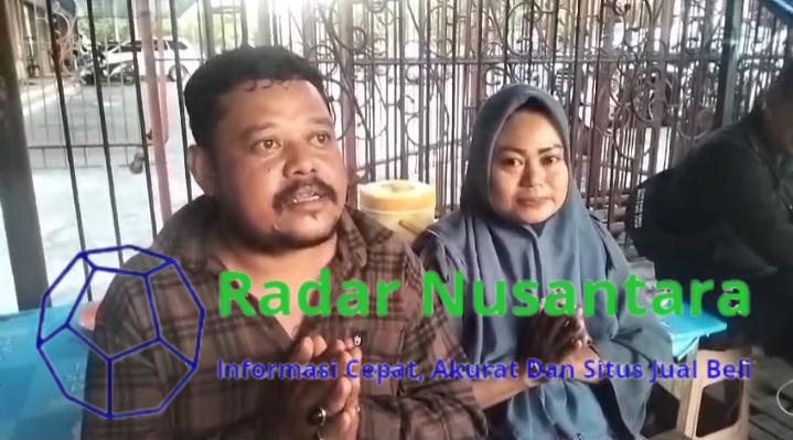 Foto: Kedua Orang Tua Korban, Saat Memberikan Keterangan