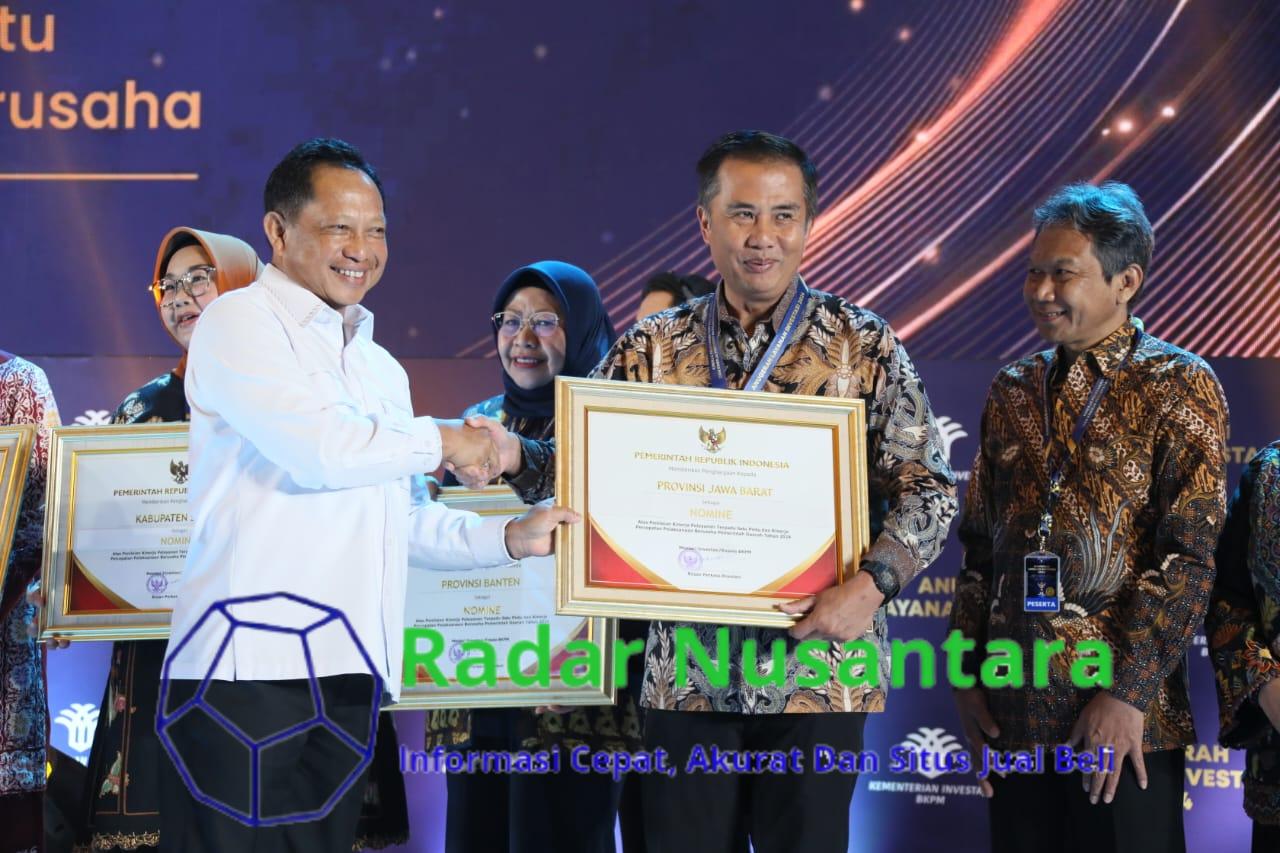 Mendagri Hadiri “Anugerah Layanan Investasi 2024”, Serahkan Penghargaan kepada Sejumlah Pemda