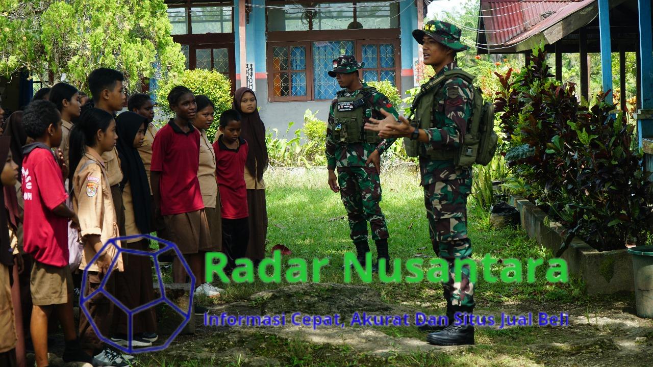 Bantu Cerdaskan Anak Bangsa, Personil Satgas Pamtas Statis Yonif 131/BRS Mengajar Siswa-Siswi di SMPN 5 Arso
