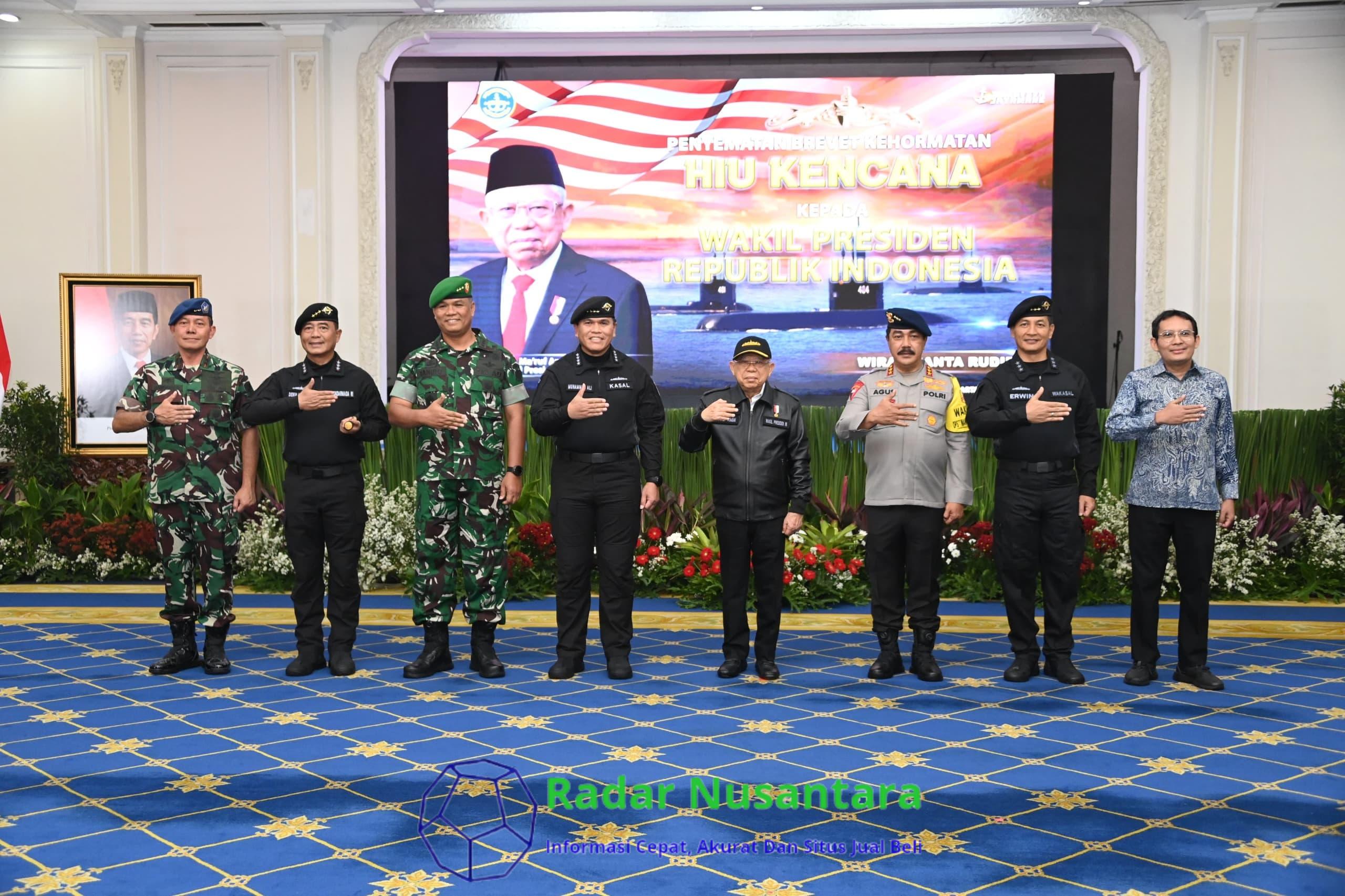 Wakil Presiden RI Terima Brevet Kehormatan Hiu Kencana TNI AL