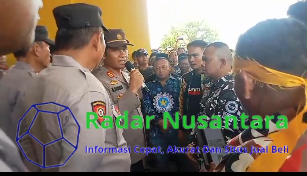 Di duga PJ bupati tidak netral jelang pilkada, ribuan massa grubuk kantor bupati Paluta