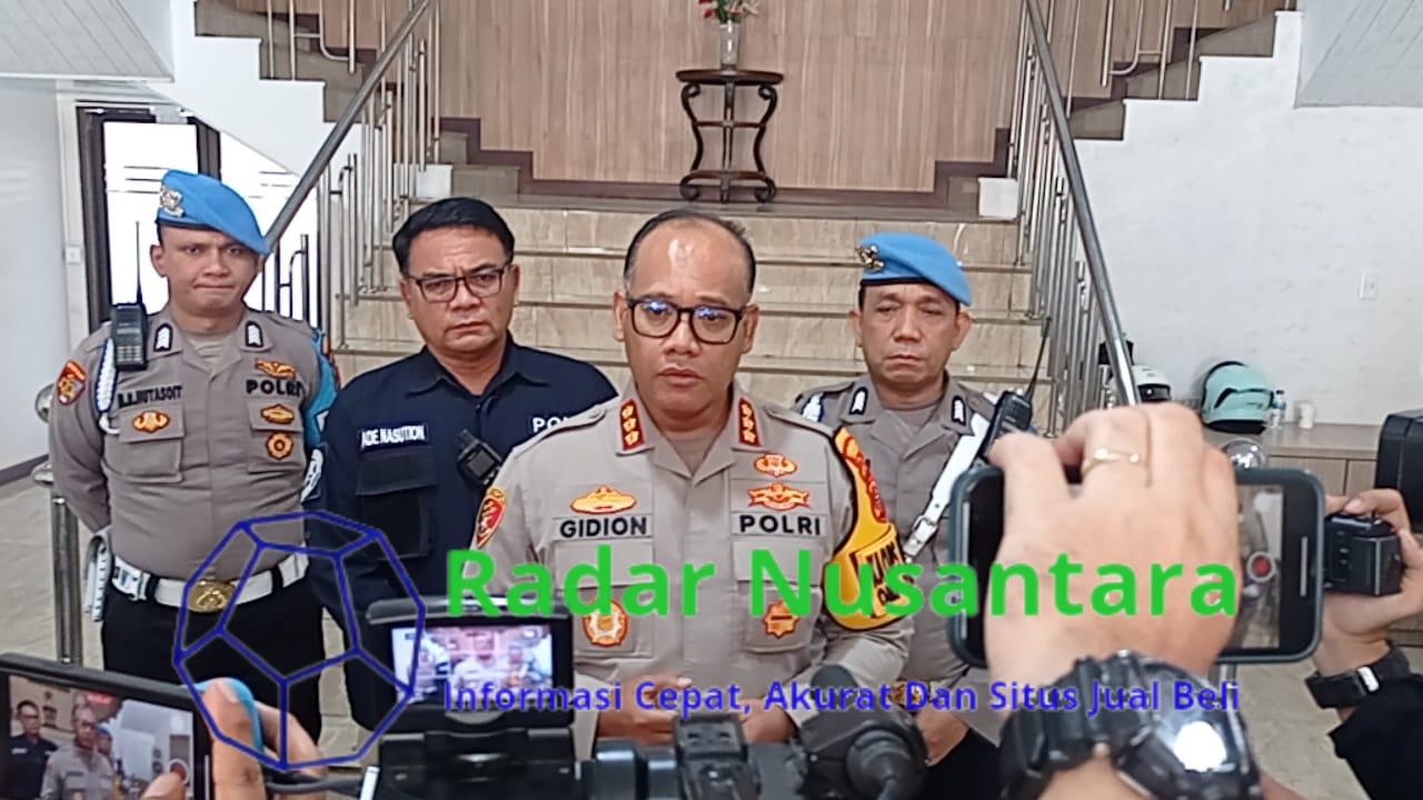 Tim Sat Reskrim Polrestabes Medan mengamankan tiga orang dalam peristiwa bentrokan yang terjadi di Jalan Selambo, Desa Amplas, Kabupaten Deliserdang