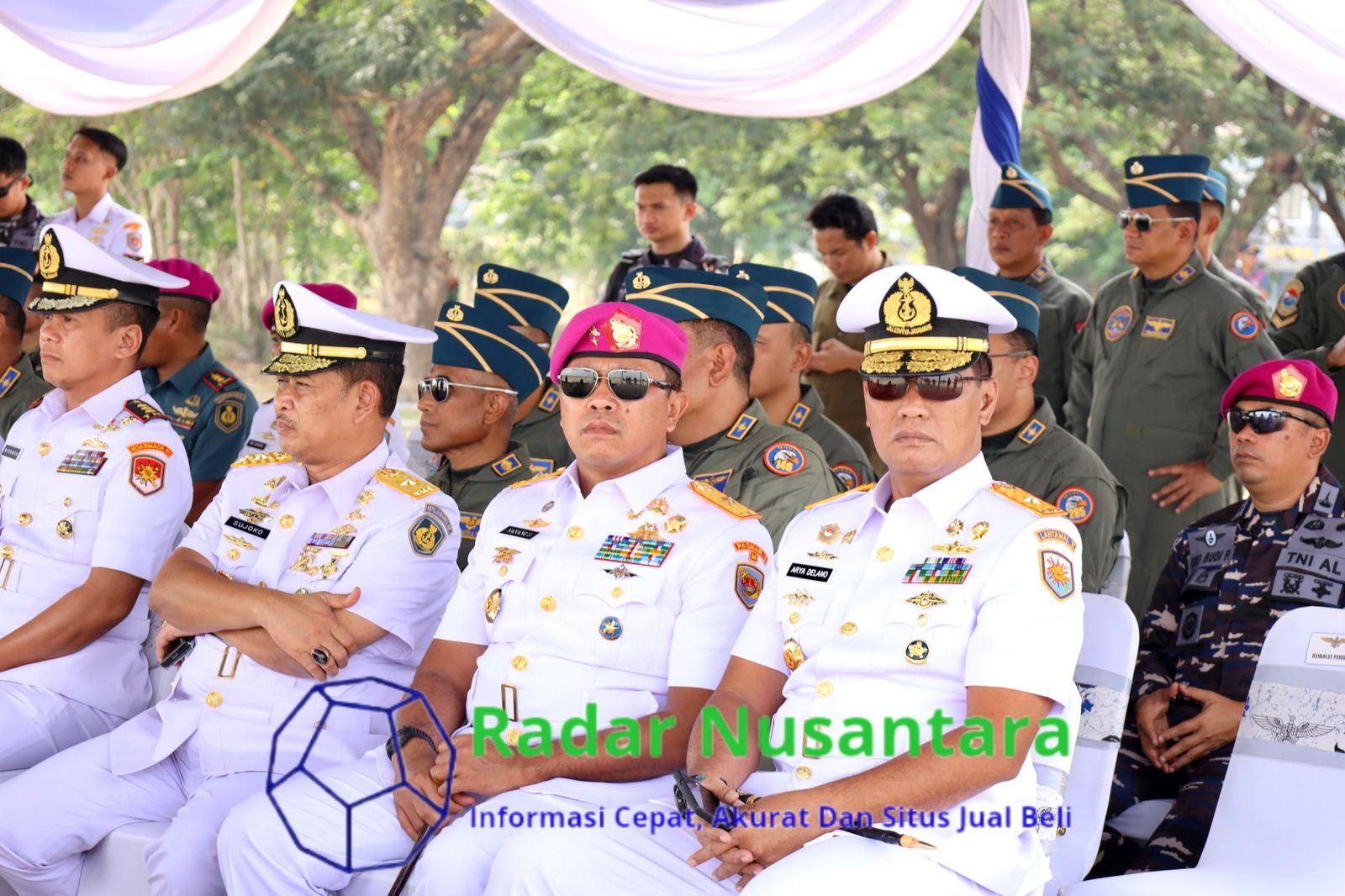 Danlantamal V Hadiri Penyematan Brevet Kehormatan Penerbangan TNl Angkatan Laut Kepada 11 Pati TNI AL