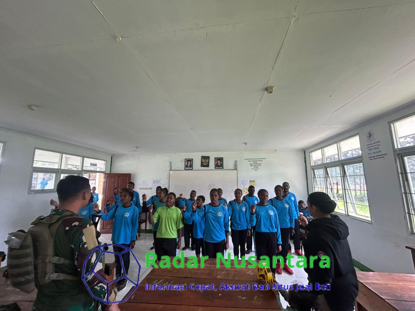 Kreativitas Satgas Mobile Yonif 323, Latihkan Pemuda-Pemudi Papua Bernyanyi dan Bermain Musik