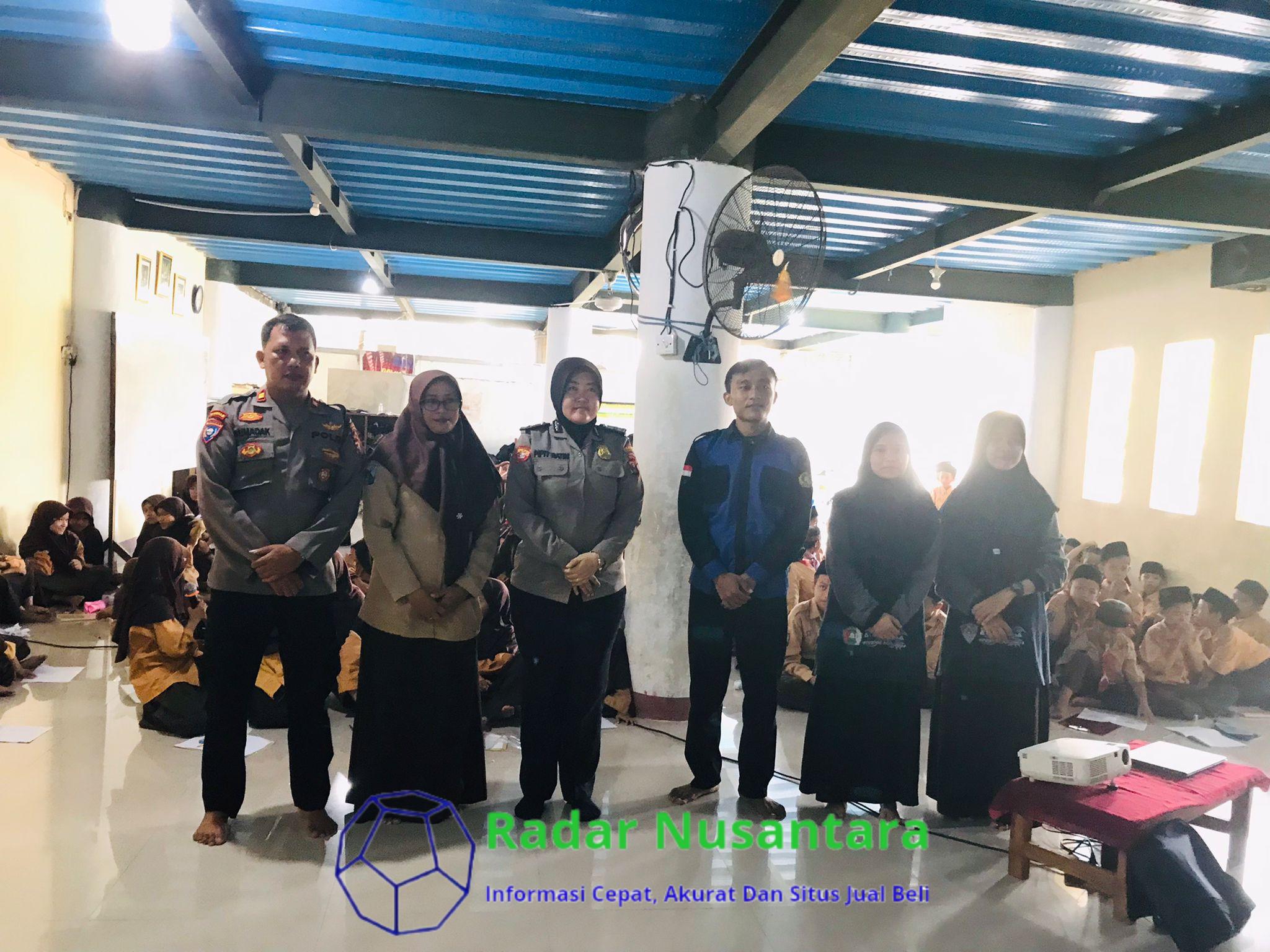 Kanit Binmas Polsek Gedangan Beri Pembekalan Bahaya Narkoba dan Bullying di MI Terpadu Nurul Iman