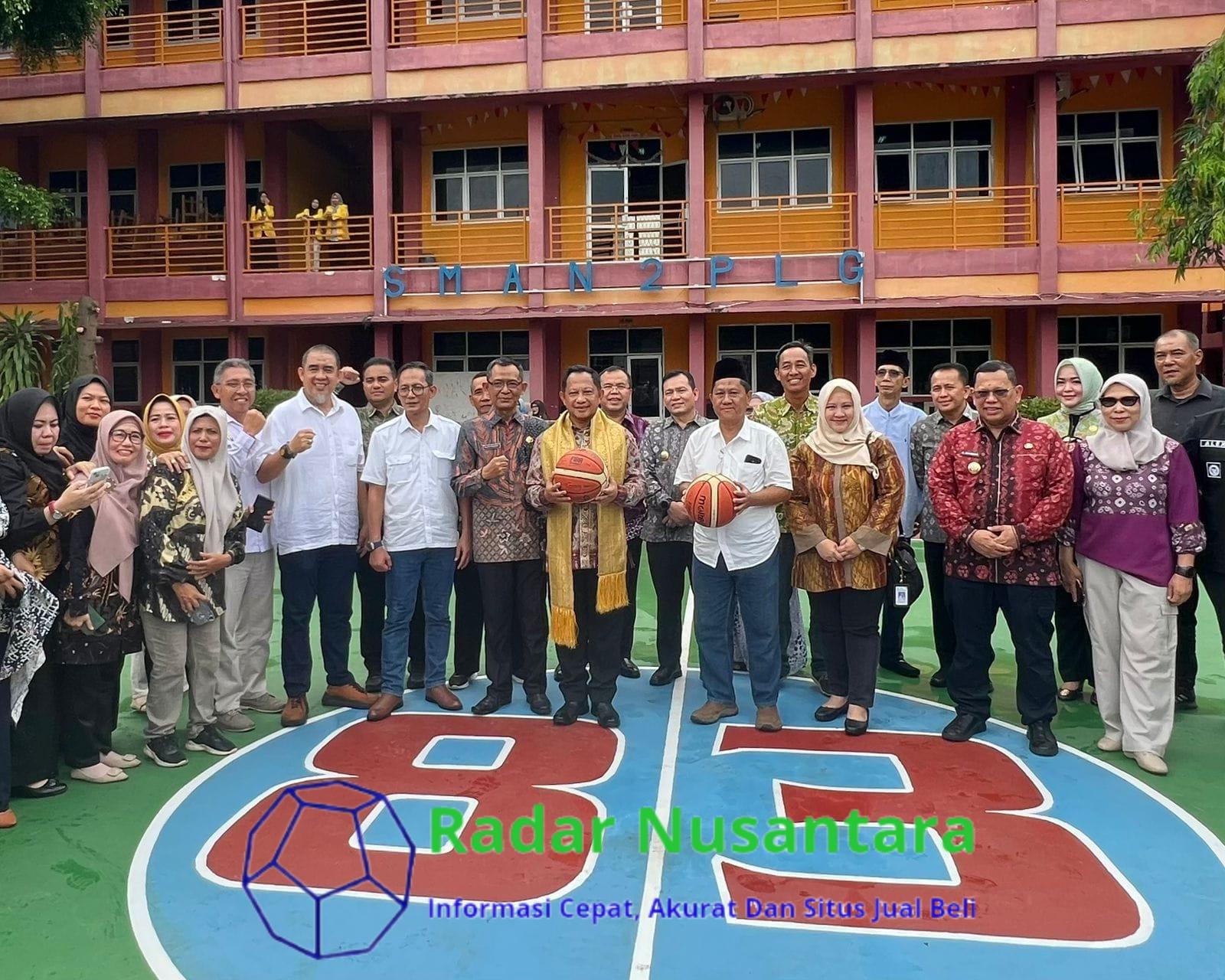 Mendagri Resmikan Lapangan Basket SMA Negeri 2 Palembang dan Tinjau Taman Kambang Iwak